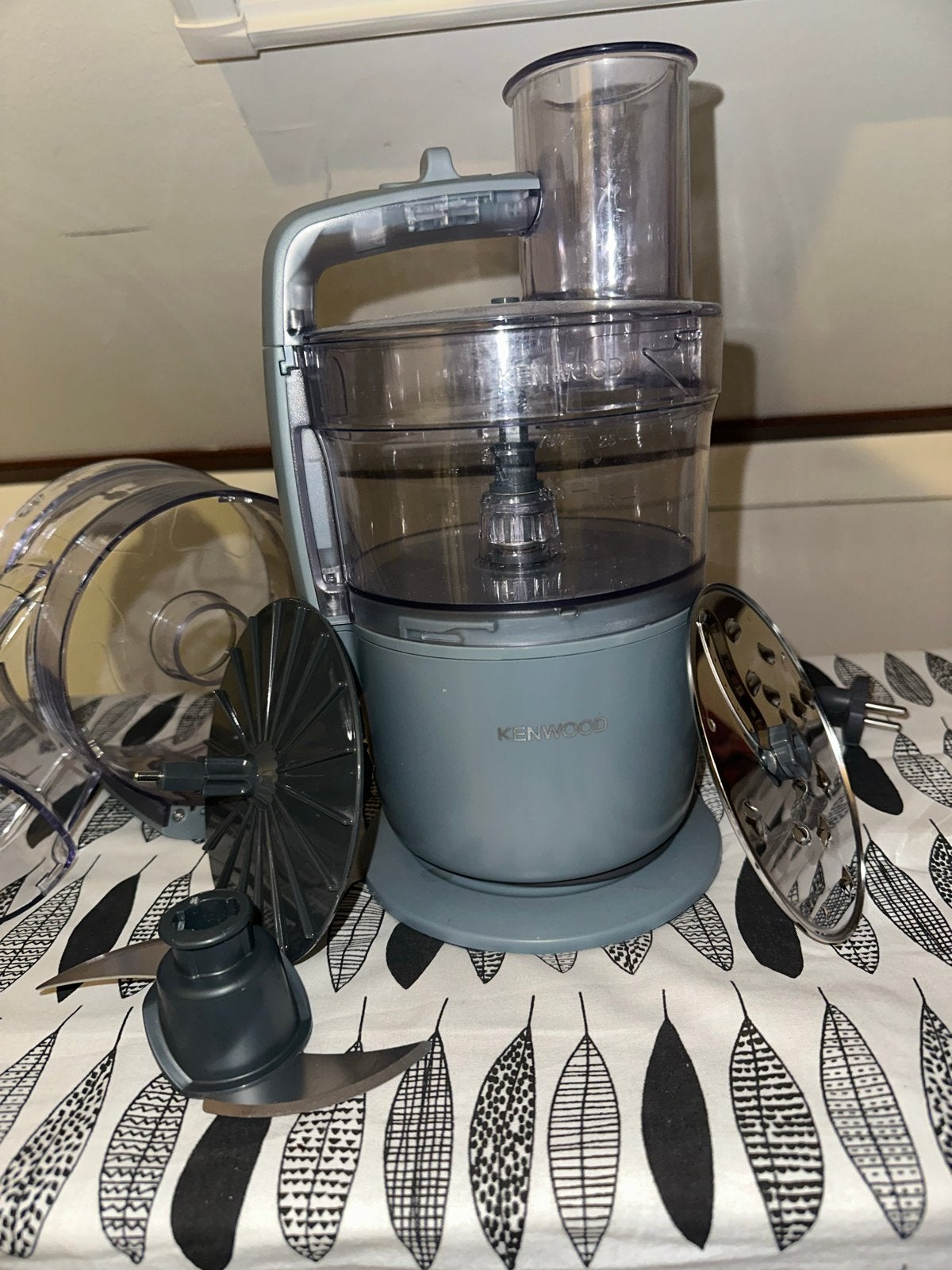 Kenwood Multipro Compact Foodprocessor FDP301SI, 1 tot 2 liter, 2 snelheden, Ophalen of Verzenden, Zo goed als nieuw