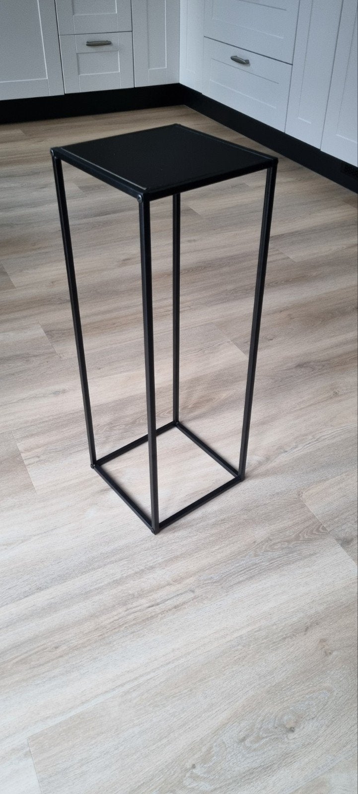 Hoge bijzettafel / plantentafel / lampentafel, zwart metaal, Huis en Inrichting, Tafels | Bijzettafels, Ophalen, Minder dan 55 cm