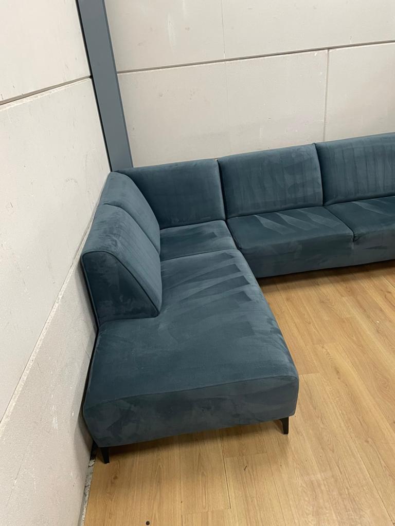 Mooie luxe suede petrol blauw groene hoekbank - GEREINIGD!!!, Huis en Inrichting, Banken | Bankstellen, Ophalen, 250 tot 300 cm