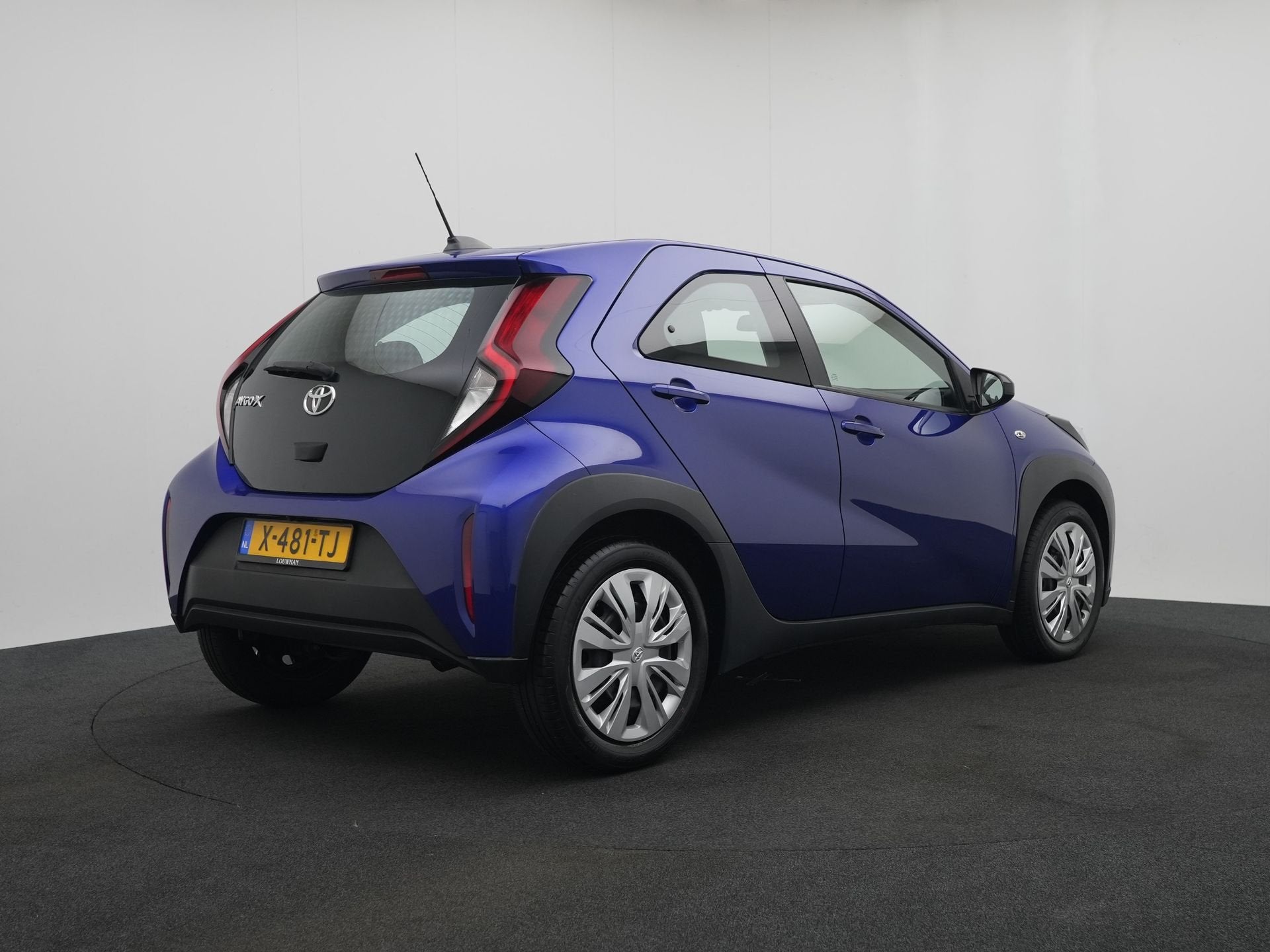 Toyota Aygo X 1.0 VVT-i S-CVT Play (bj 2024, automaat), Auto's, 12 maanden, Gebruikt, Origineel Nederlands, Grijs