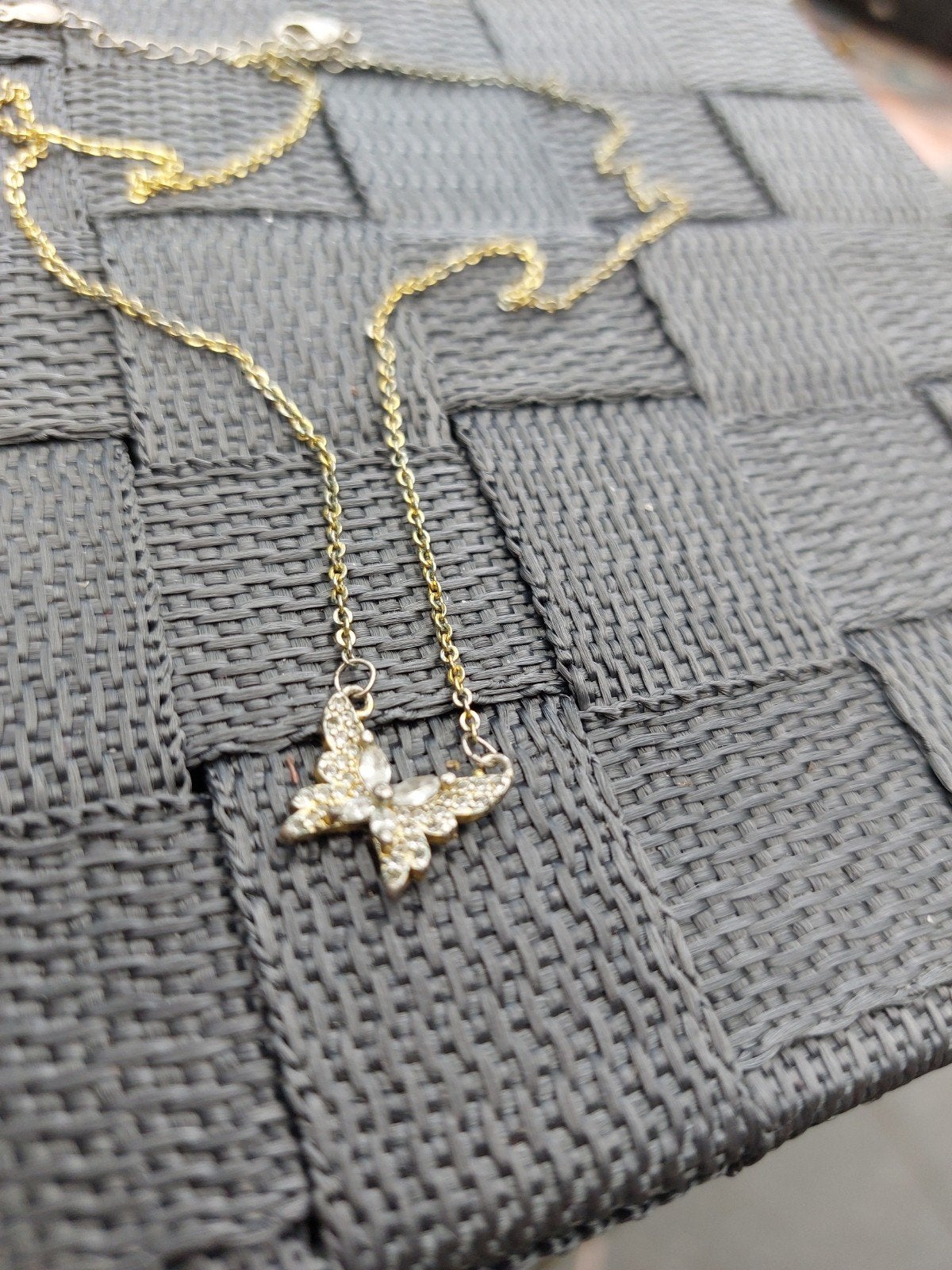 ketting met vlinderhanger, Ophalen of Verzenden, Gebruikt, Overige materialen, Met hanger