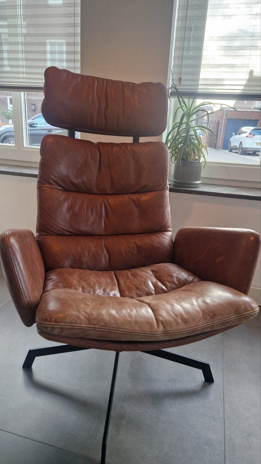 KFF Arva Lounge fauteuil - Bruin leer met hoofdsteun, Ophalen, Modern, Comfortabel, Gebruikt, 75 tot 100 cm