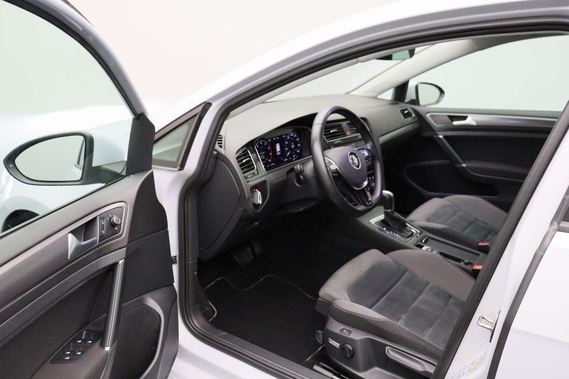 Volkswagen Golf Variant 1.5 TSI Highline Business R-Line 201, 4 cilinders, 150 pk, Wit, 690 kg