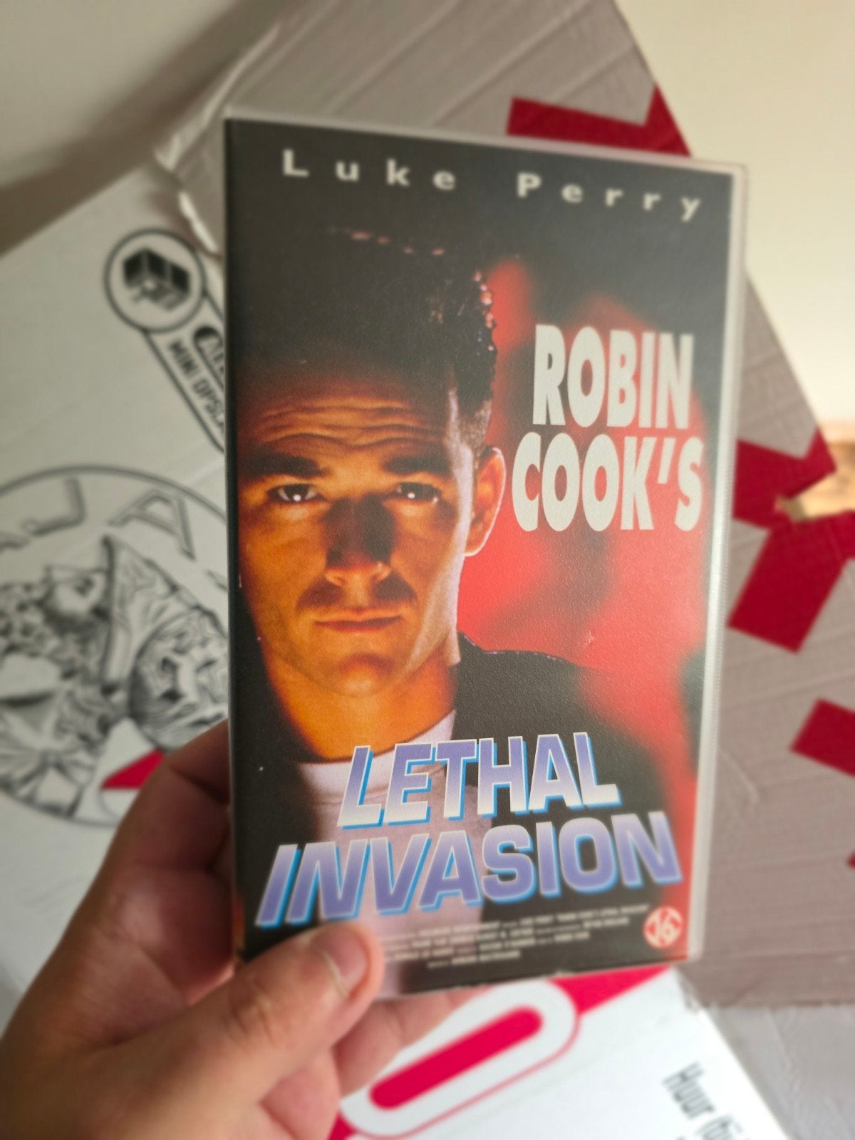 Luke Perry - Robin Cook's Lethal Invasion VHS (Sealed), Vanaf 12 jaar, Ophalen of Verzenden, Nieuw in verpakking, Thrillers en Misdaad