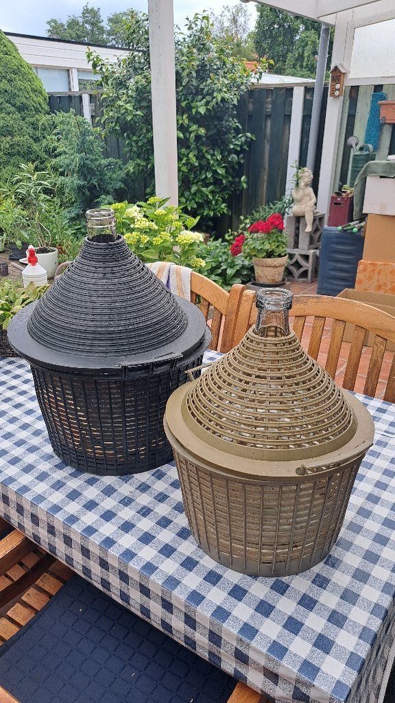 Gisting flessen in mand (2 stuks), Tuin en Terras, Ophalen, Gebruikt