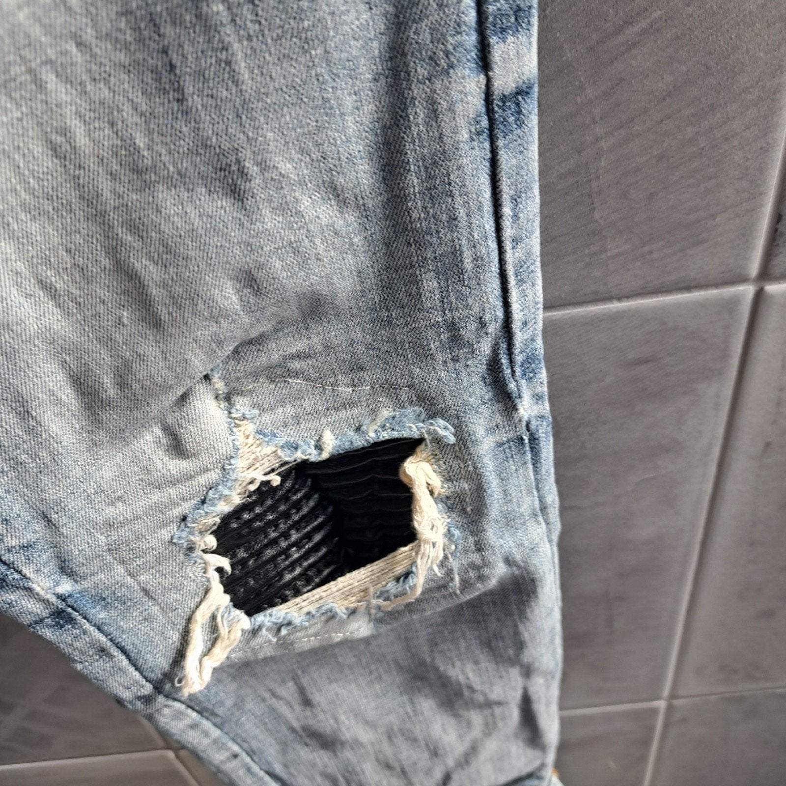 Foto 3 van Rivero damaged jeans maat 34