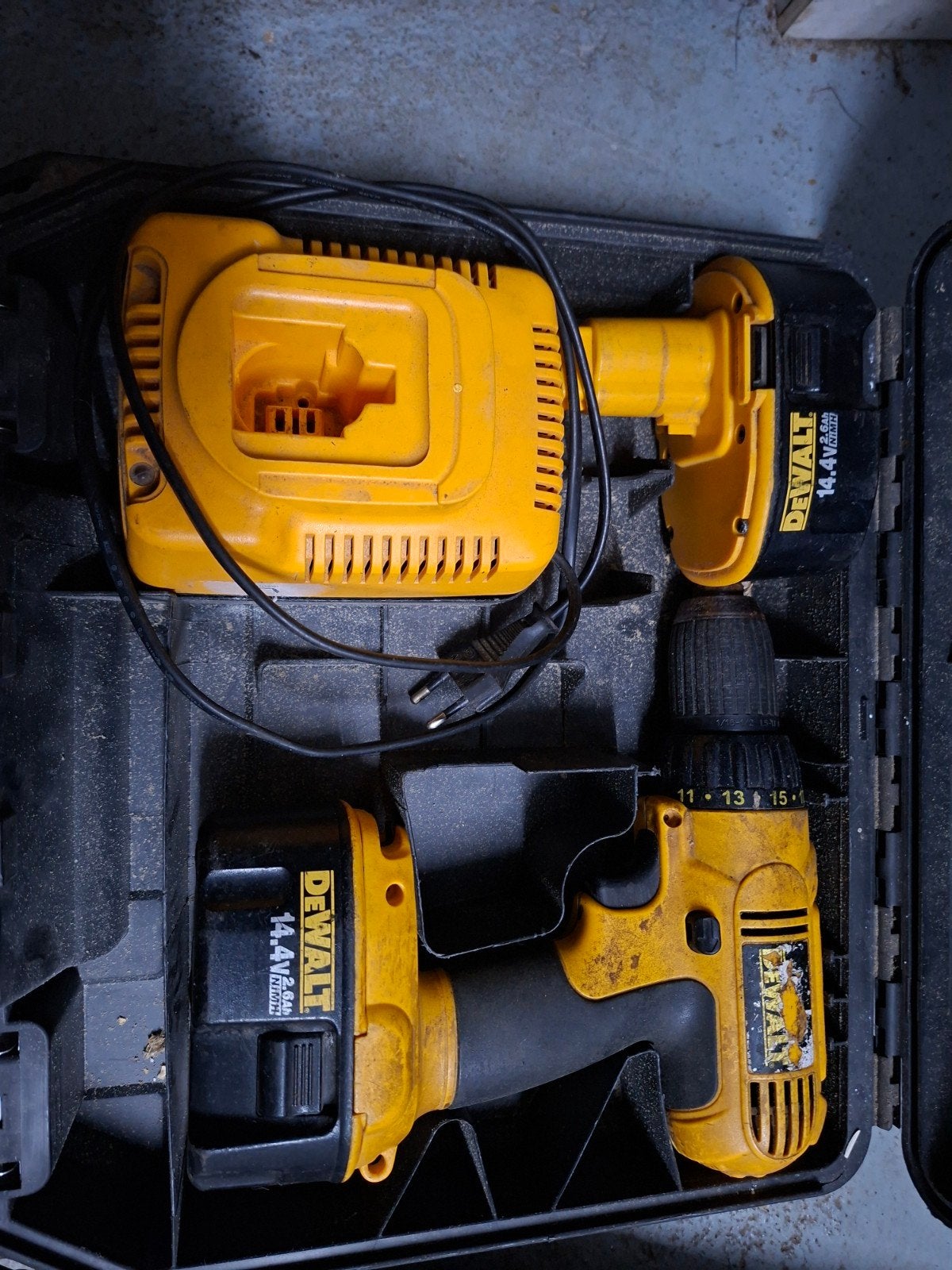 Foto 3 van DeWalt Accuboormachine DC757 & Slagmoermachine DW055