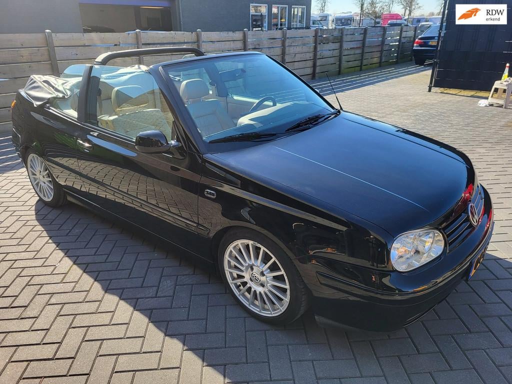 Volkswagen Golf Cabriolet 1.6i cabriolet bomvol extras, Auto's, 101 pk, Beige, Cabriolet, Zwart