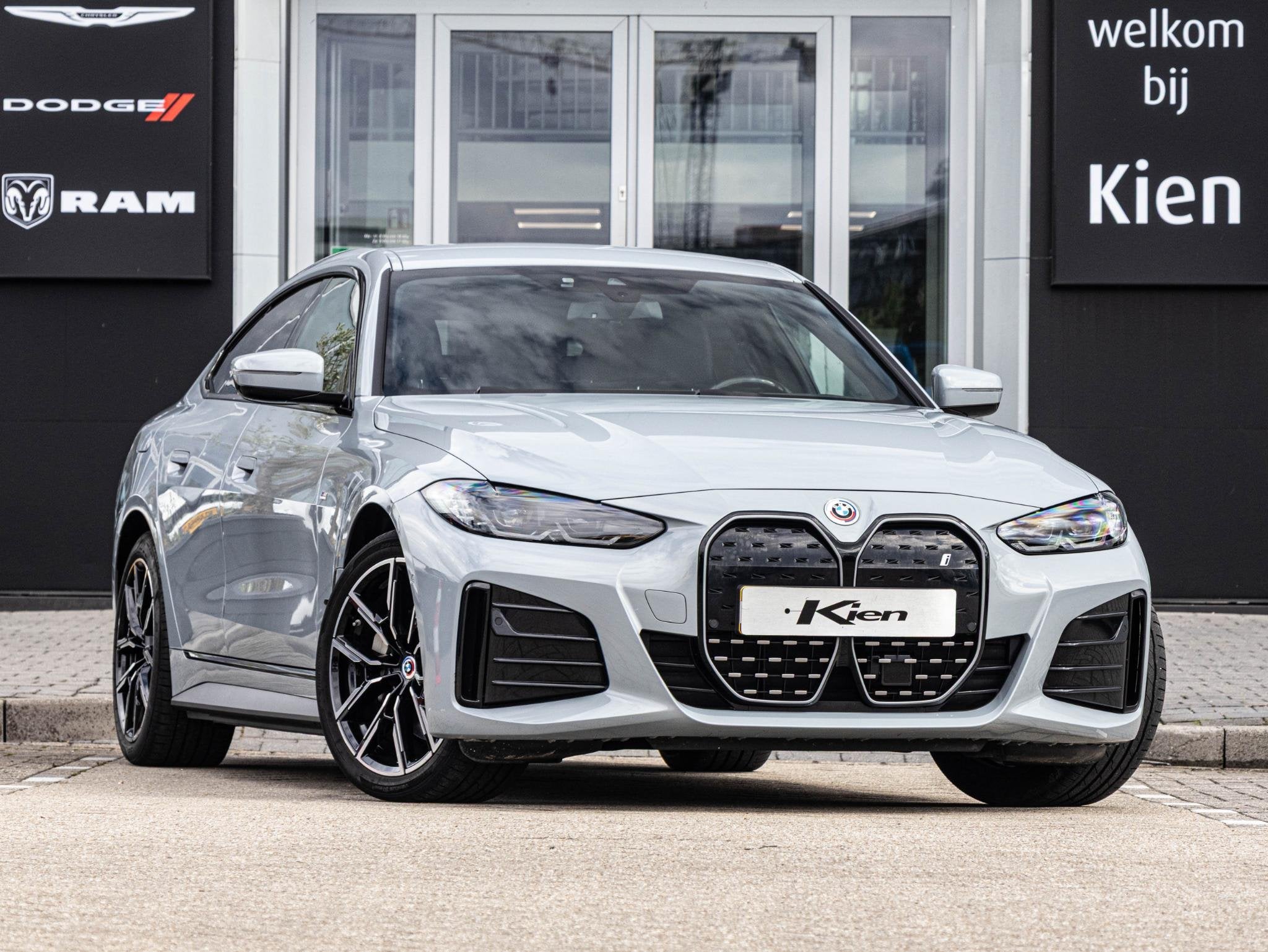 BMW i4 eDrive40 84 kWh M-Sportpakket, Auto's, Achterwielaandrijving, Parkeersensor, 340 pk, Origineel Nederlands