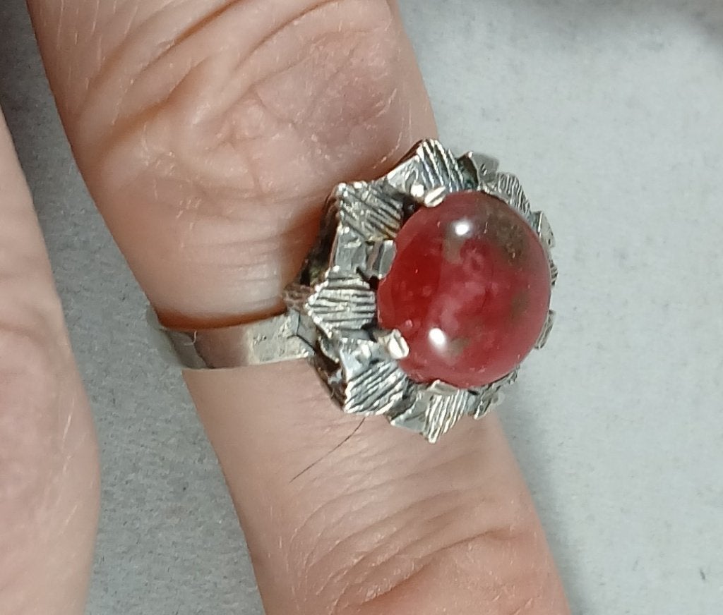 Zilveren ring met rode steen 17,2mm 925 zilver, https://www.zilverjuwelier.nl/product-categorie/sieraden/ringen/, Gebruikt, Ophalen of Verzenden