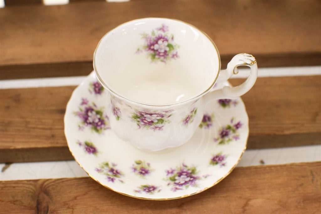 Royal Albert porseleinen kop en schotel 43999, Huis en Inrichting, Keuken | Servies, Gebruikt, Ophalen of Verzenden, Bord(en)