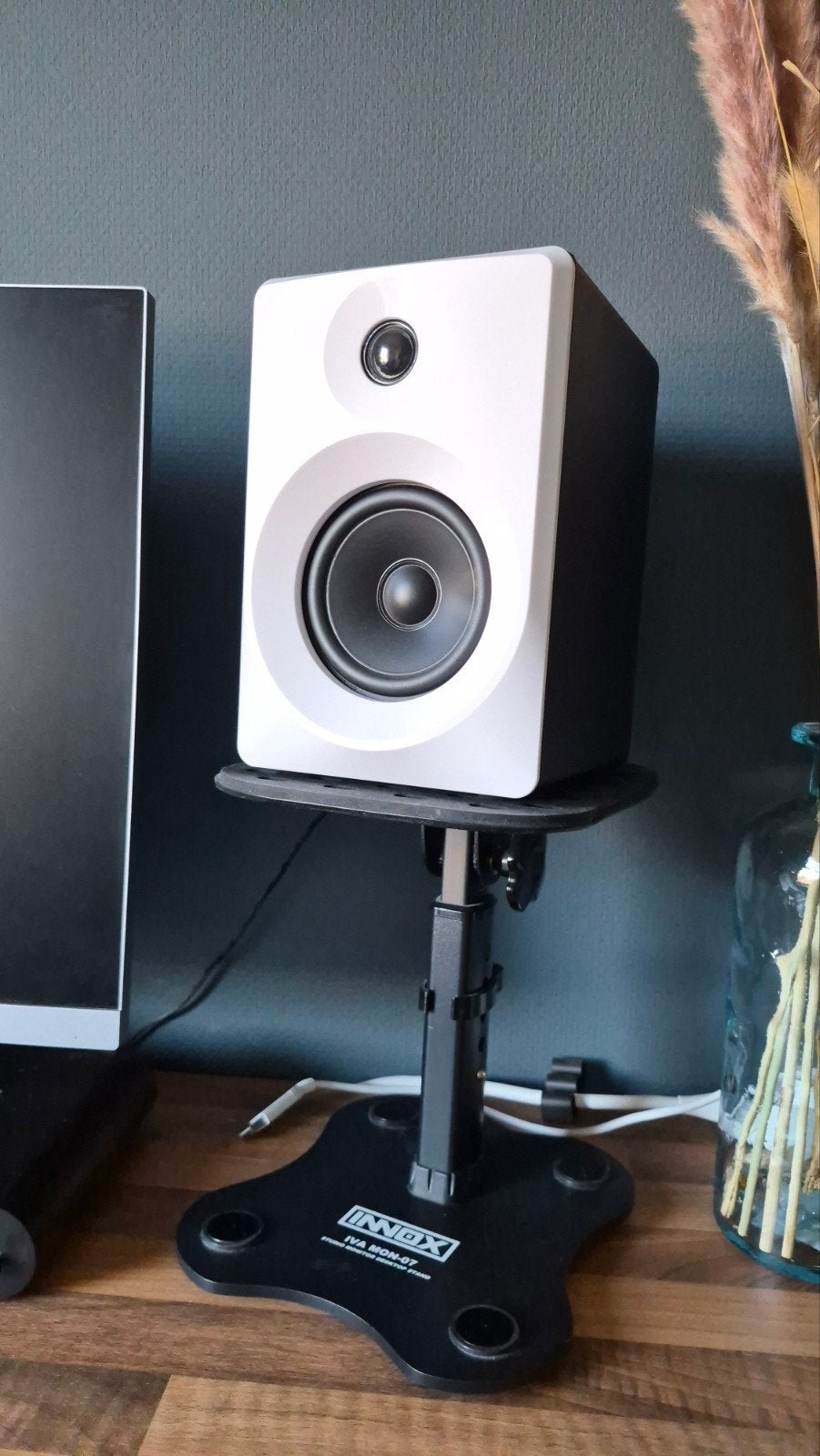 Vonyx SMN40 actieve studiomonitor met Innox standaard, Studiomonitor, Zo goed als nieuw, 60 tot 120 watt, Basreflex