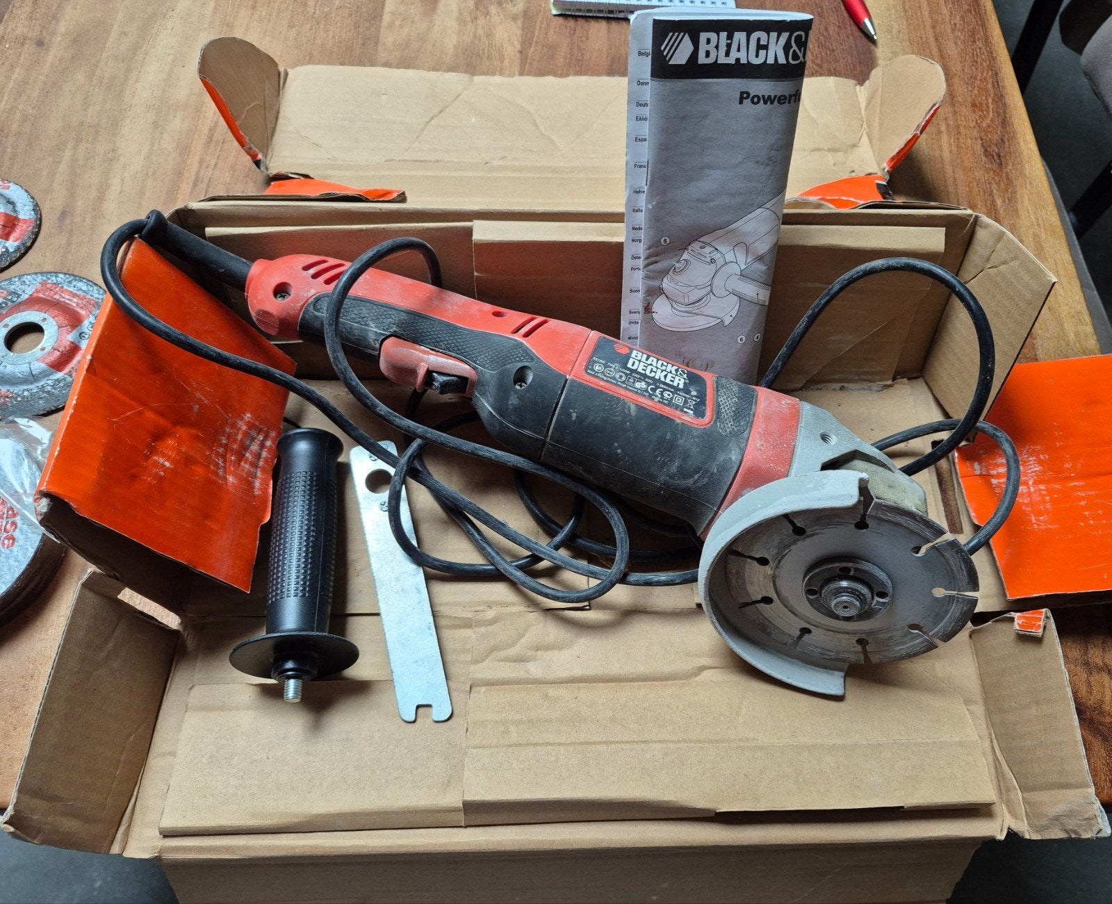 Black&Decker haakse slijper 1200 W, Ophalen of Verzenden, Gebruikt, 1000 watt of meer, Haakse handslijpmachine