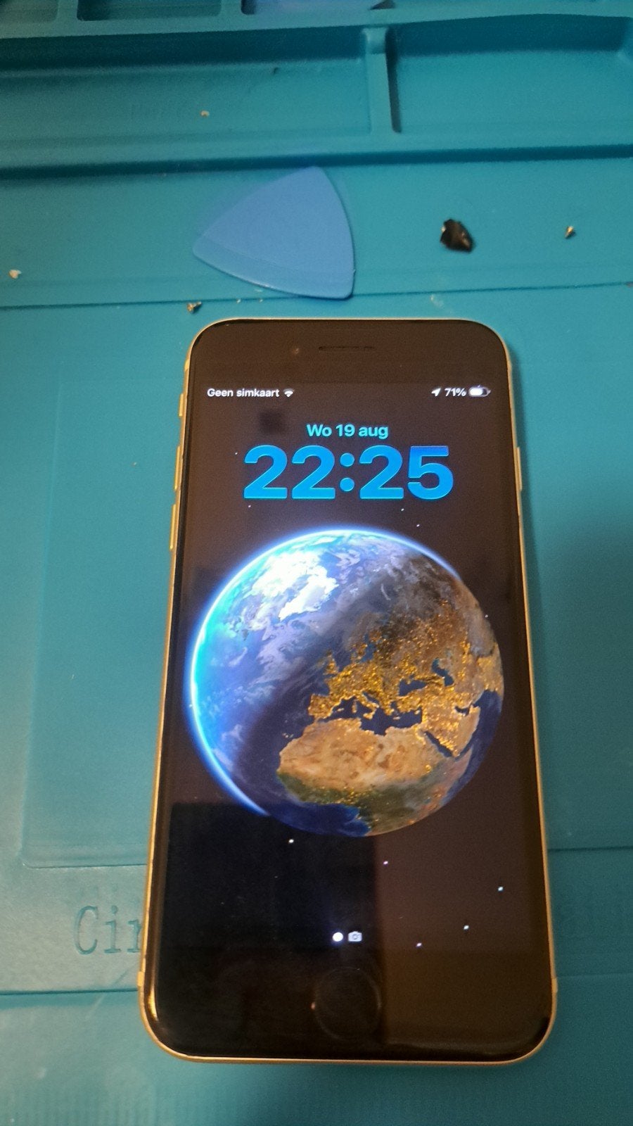 iPhone SE 3 (2022) wit klein krasje aan de achterkant, Gebruikt, Wit, Ophalen of Verzenden, 87 %