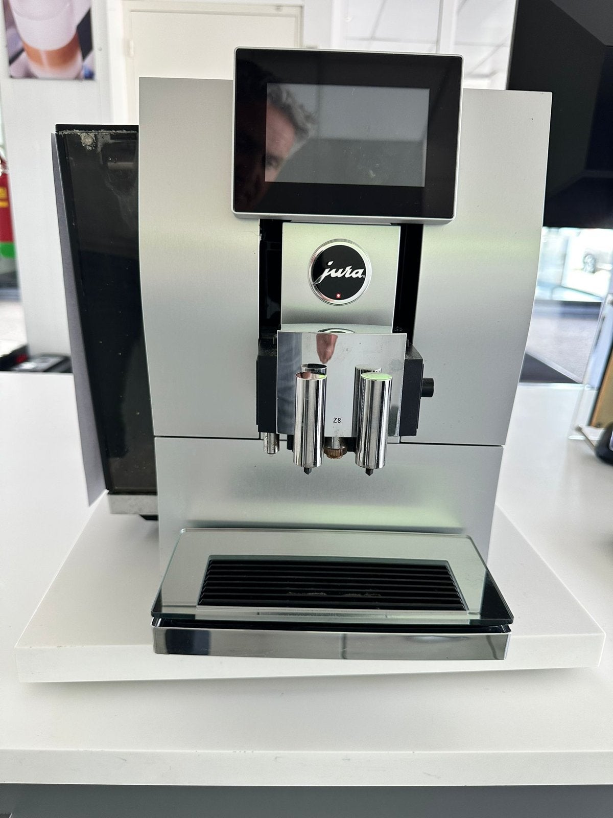 Jura Z8 volautomatische koffiemachine, Ophalen, Afneembaar waterreservoir, Gebruikt, 10 kopjes of meer