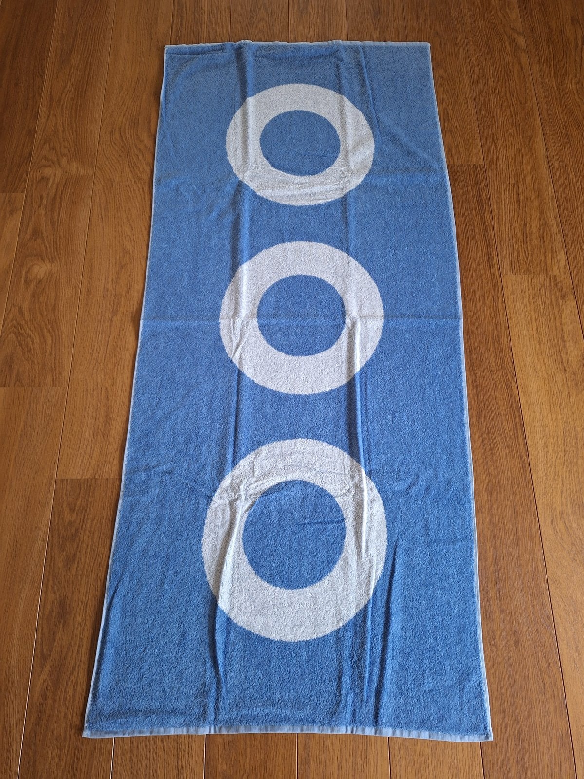 Nieuw badlaken / strandlaken met modern design, Ophalen of Verzenden, Nieuw, Blauw, Badlaken