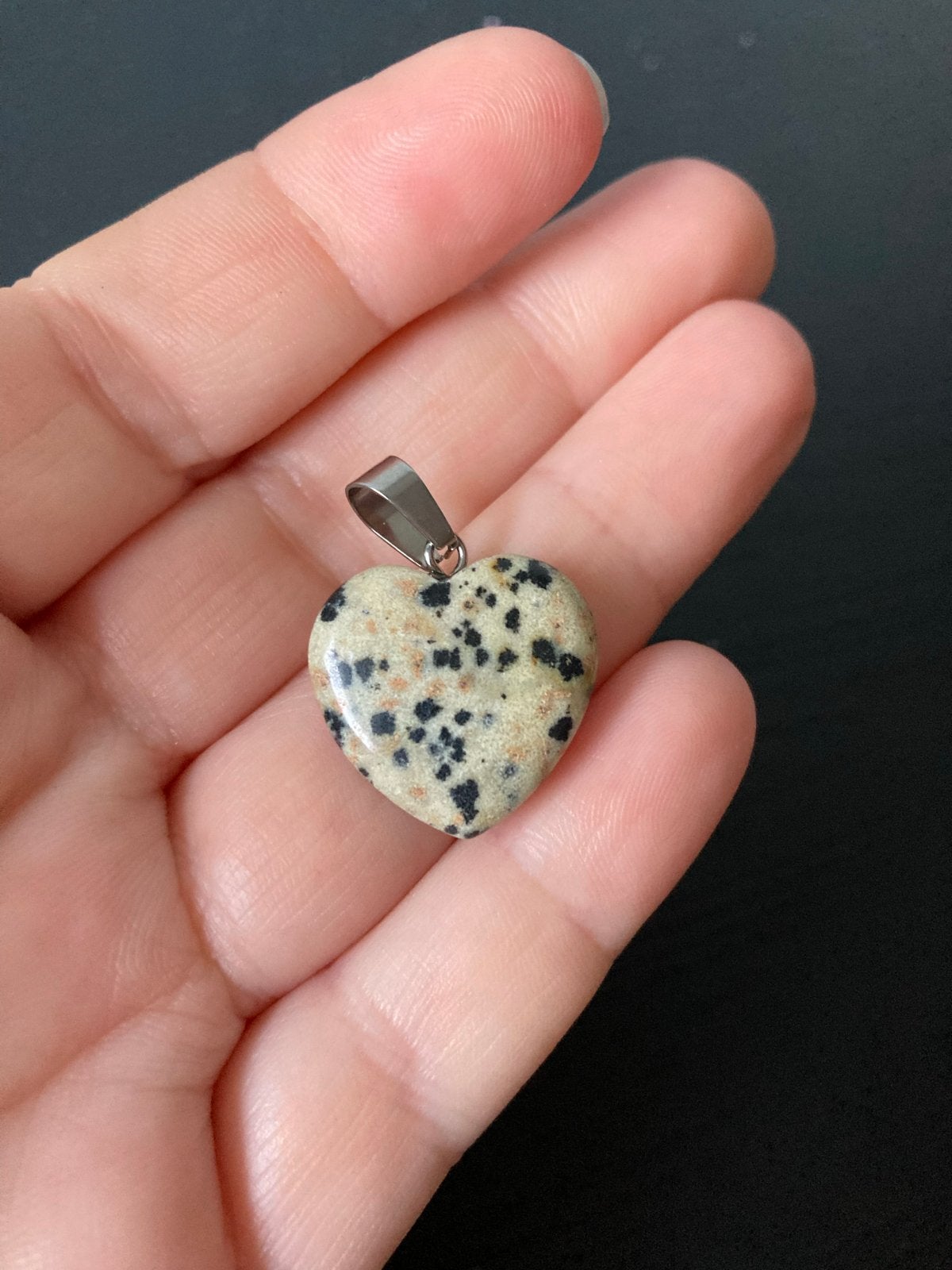 Hartvormige Dalmatiër Jaspis Hanger - Nieuw, Overige kleuren, Nieuw, Ophalen of Verzenden, Steen of Mineraal