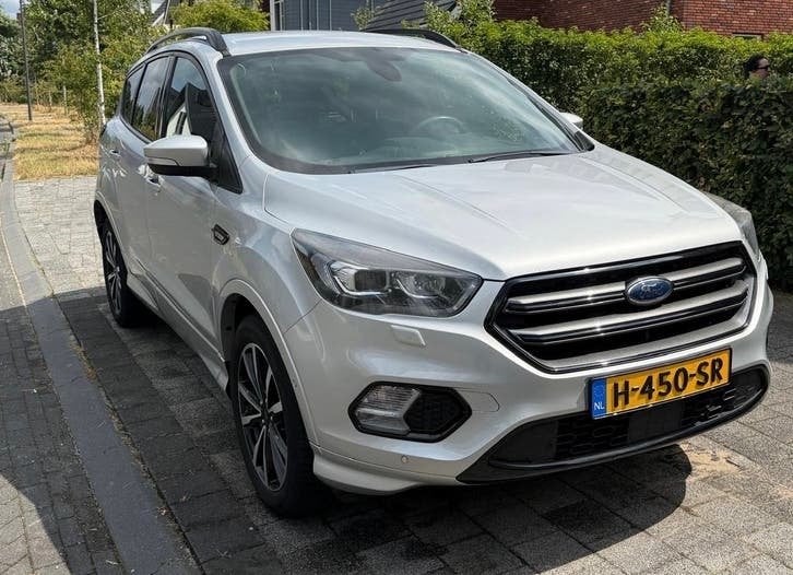 Ford Kuga 1.5 Ecoboost 120pk 2WD 2019 Grijs, Auto's, Voorwielaandrijving, 1498 cc, Leder en Stof, Handgeschakeld