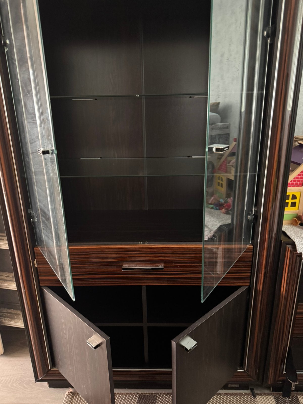 Houten vitrine kast en ladekast (ophalen in Zaandam), Ophalen, 50 tot 100 cm, Zo goed als nieuw, 150 tot 200 cm