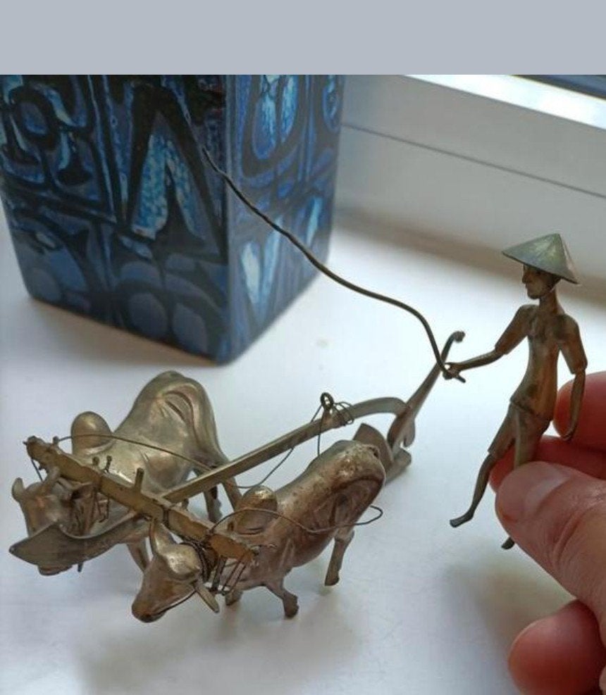 Vintage Aziatische boer met ossenkar miniatuur, Ophalen of Verzenden