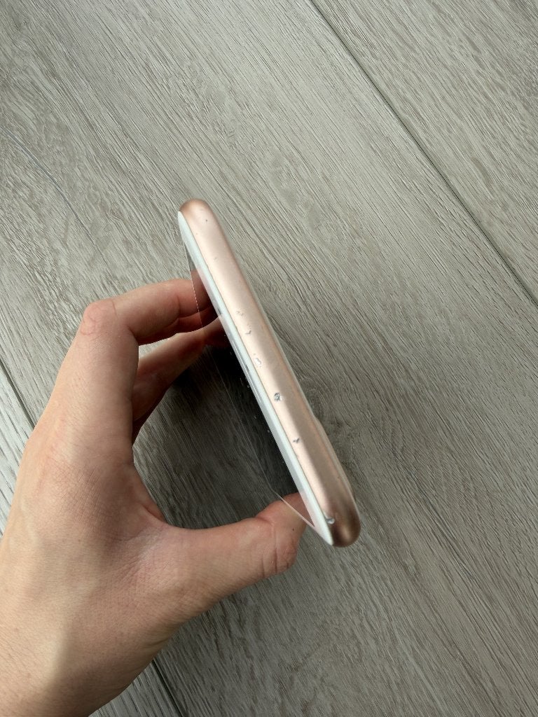 Foto 9 van iPhone 8 Plus 128GB Roségoud – nette staat