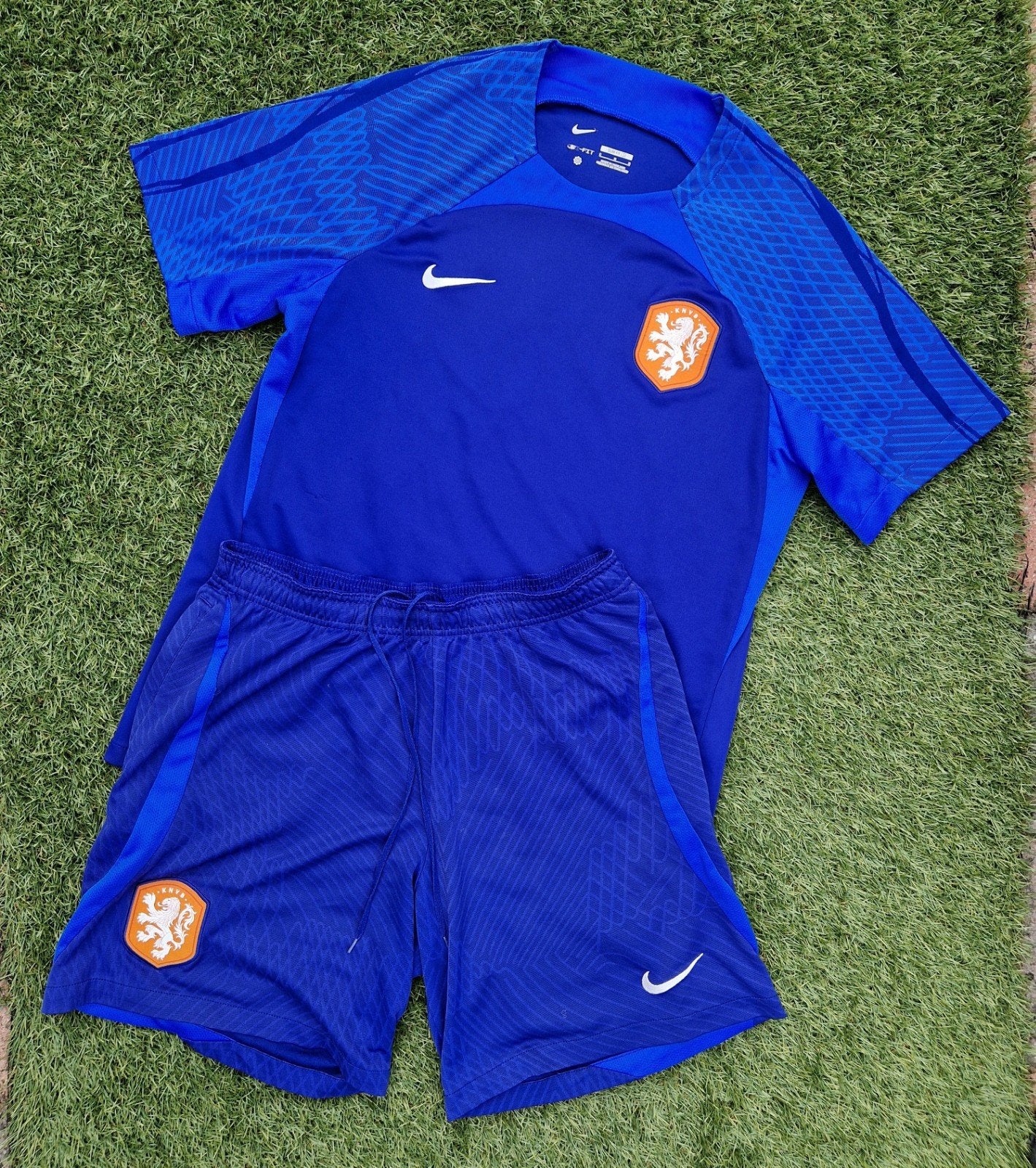 Nederlands elftal tenue 2022 Oranje KNVB shirt en broekje, Kleding | Heren, Sportkleding, Maat 52/54 (L), Blauw, Nike, Ophalen of Verzenden