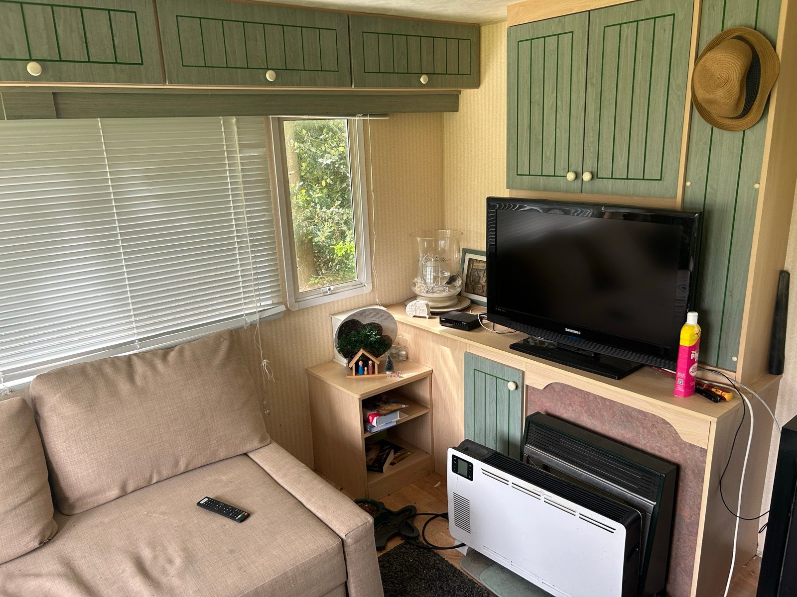 Stacaravan 9m met 2 slaapkamers, douche, wc en pelletkachel, Caravans en Kamperen, Stacaravans, Tot en met 4