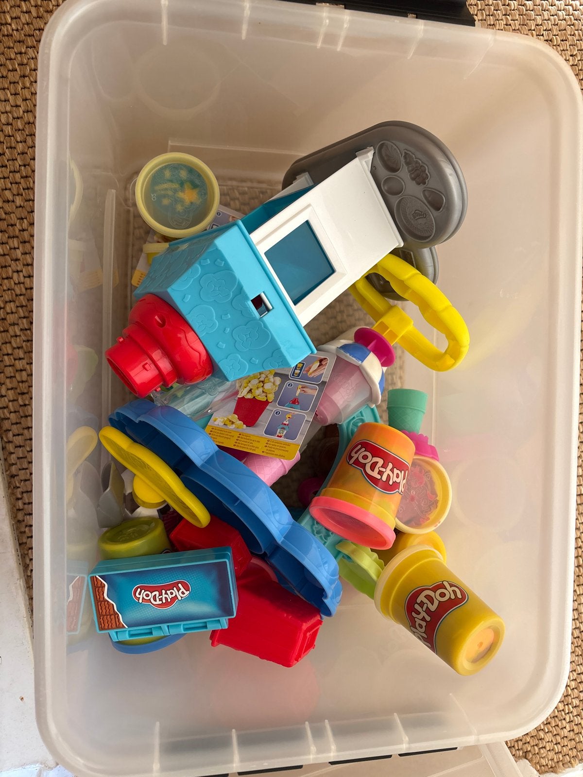 Doos Play-Doh klei en accessoires, Ophalen, Gebruikt, Knutselen