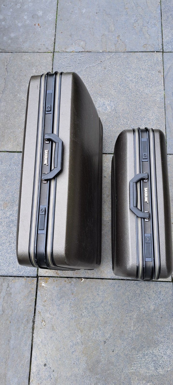 2 nette SAXOLINE koffers met sleutels., Ophalen, Gebruikt