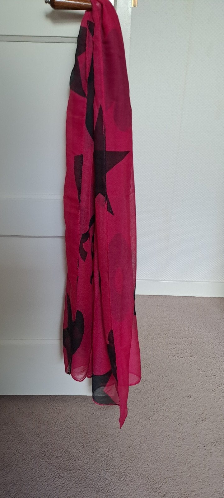 Nieuw Damessjaaltje - Roze met Zwarte Prints, Ophalen of Verzenden, Nieuw, Sjaal