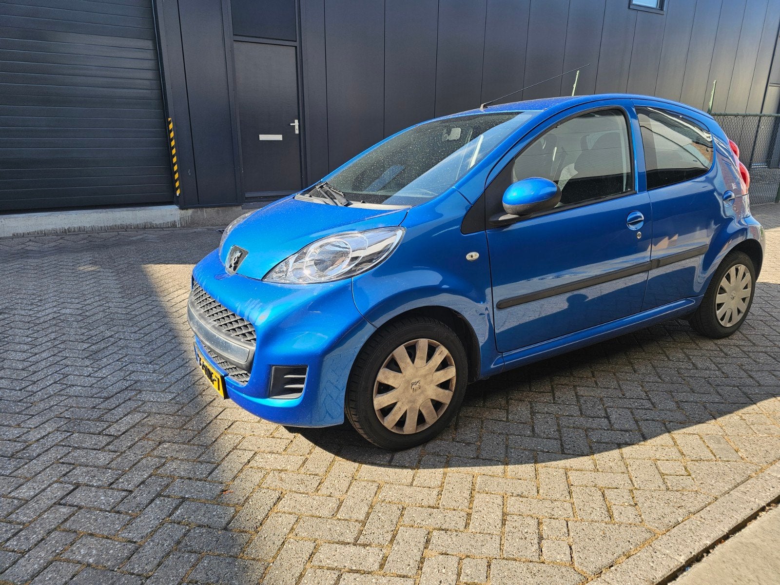 Peugeot 107 1.0 12V 5DR 2011 Blauw, Auto's, Voorwielaandrijving, Metallic lak, 68 pk, Origineel Nederlands