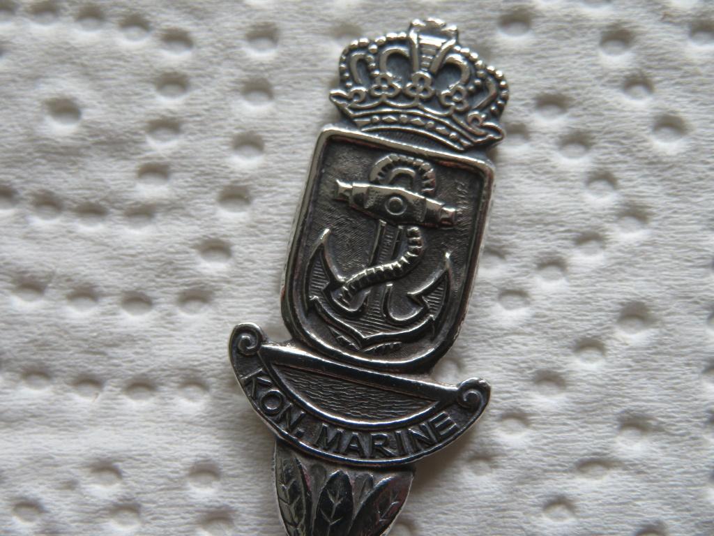 Verzilverd Militaria Lepeltje Embleem Koninklijke Marine, Verzamelen, Porselein, Kristal en Bestek, Zo goed als nieuw, Bestek