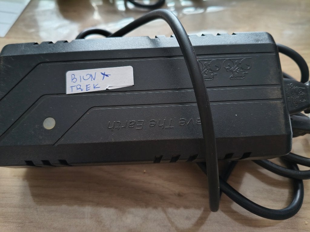 Te koop oplader voor een elektrische fietsen BionX, Ophalen of Verzenden, Gebruikt