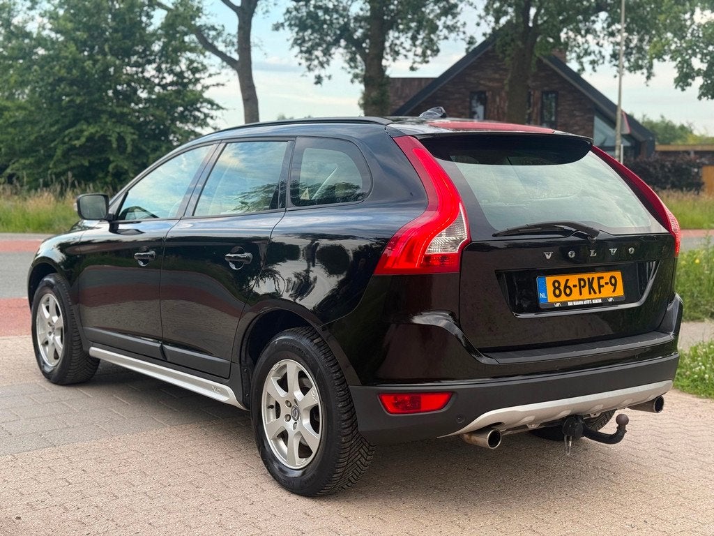 Volvo XC60 2.0T Kinetic Automaat Airco Cruise Trekhaak, Auto's, Volvo, Euro 5, 4 cilinders, Zwart, Origineel Nederlands