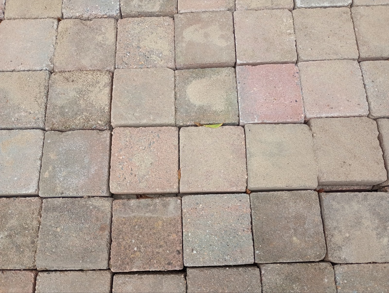 **GRATIS** Bonte Betonklinkers 15x15x6, Tuin en Terras, Tegels en Klinkers, Ophalen, Beton, Klinkers