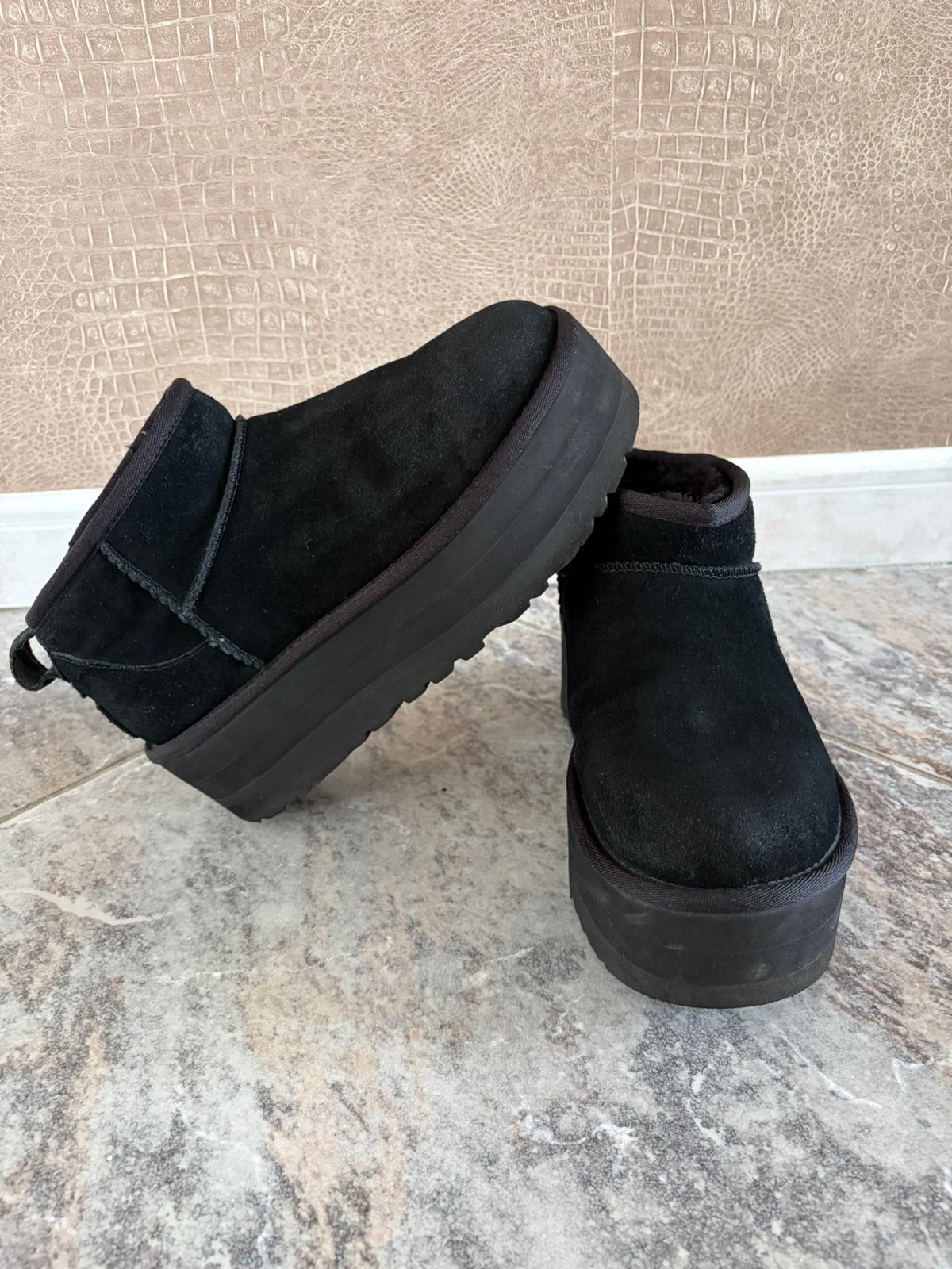 Orginele UGG platform mini, Kleding | Dames, Verzenden, Zwart, Overige typen, Zo goed als nieuw