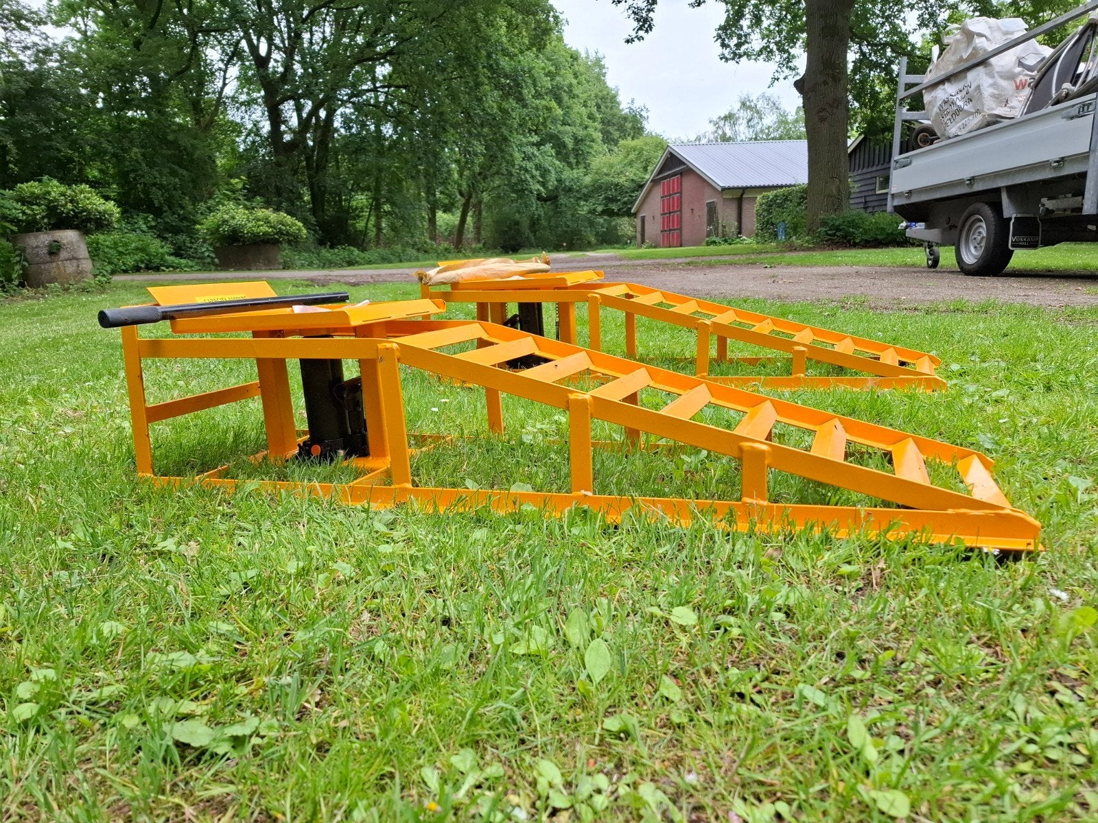 Set van 2 oprijplaten met krikfunctie - 1500LBS capaciteit, Ophalen, Zo goed als nieuw