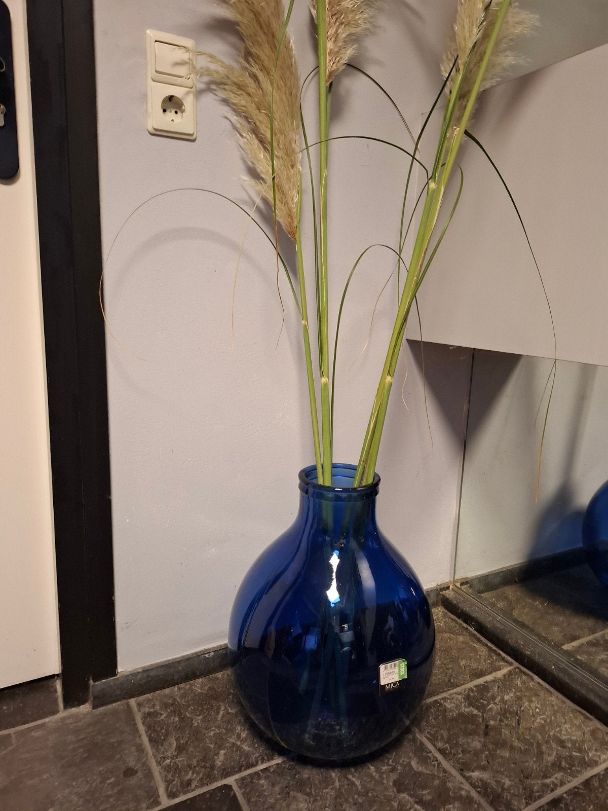 XL vaas van het merk Mica met 5 pampustakken, Blauw, Nieuw, Ophalen of Verzenden, Glas