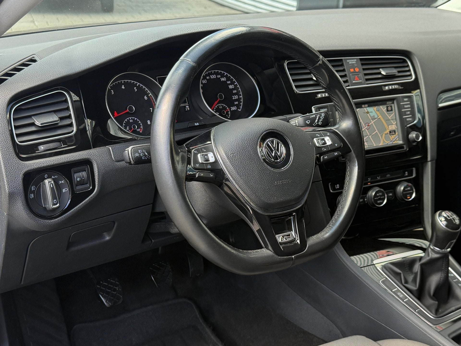 Volkswagen Golf 1.4 TSI Business Edition R Connected - Navig, Voorwielaandrijving, 125 pk, Gebruikt, 4 cilinders