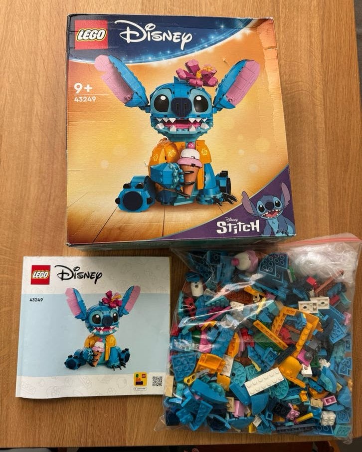 LEGO Disney Stitch 43249 compleet met doos en boekje, Verzenden, Zo goed als nieuw, Overige merken