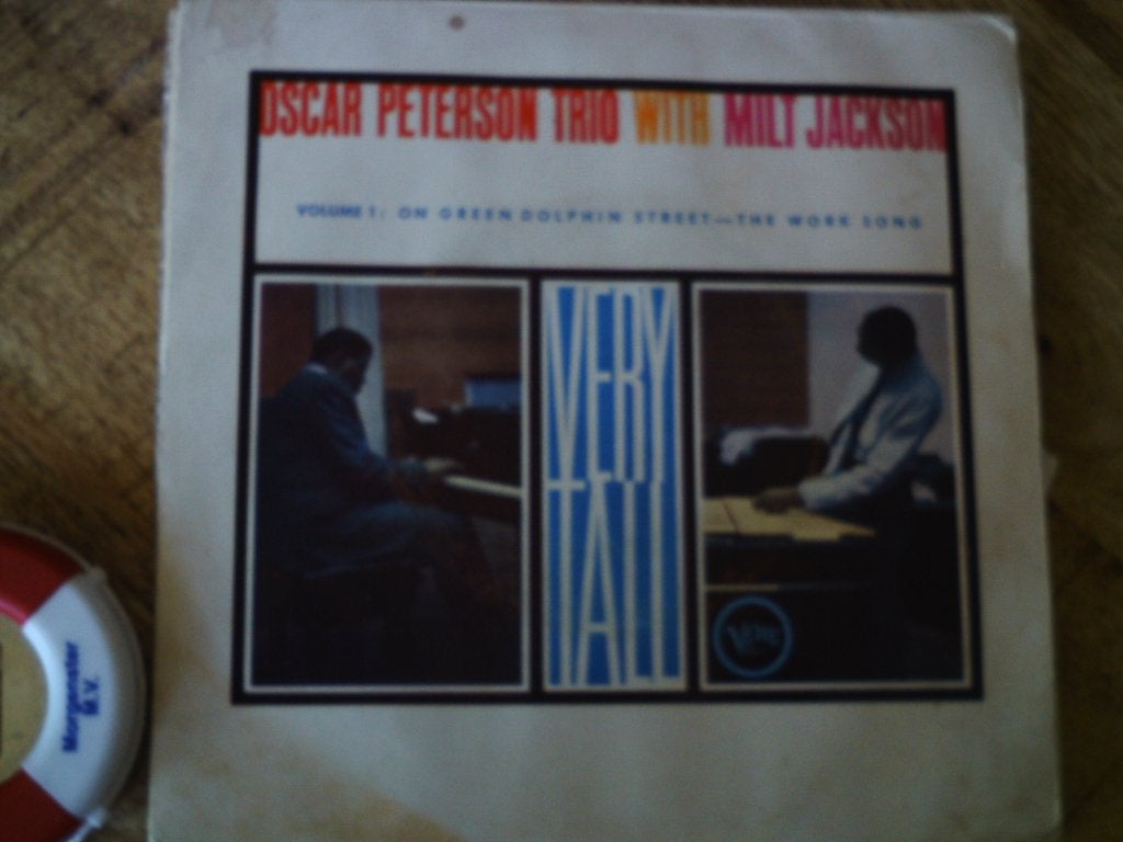 Oscar Peterson Trio / Milt Jackson  - very tall vol.1 - 11o, Beschermende buitenhoes, 7 inch, Ophalen of Verzenden, Zo goed als nieuw