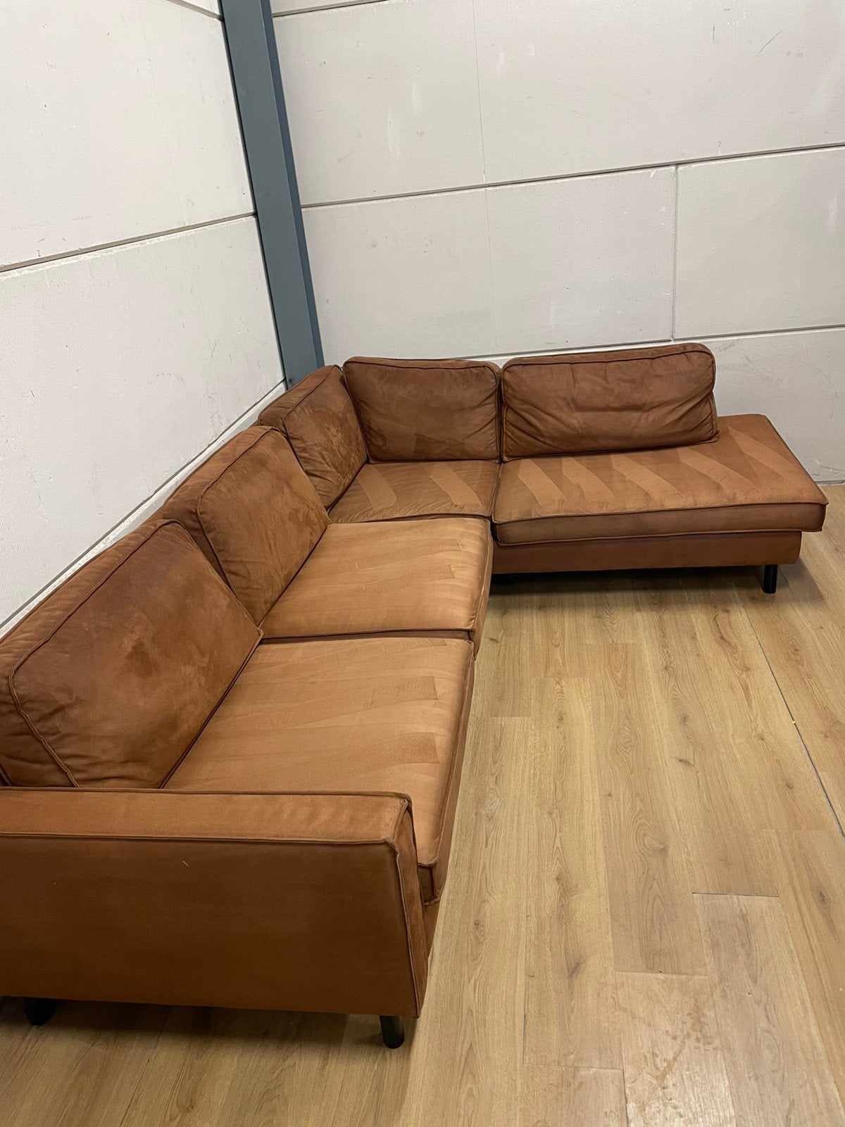 Mooie luxe suede cognac bruine hoekbank - GEREINIGD!!!, Huis en Inrichting, Banken | Bankstellen, Ophalen, 250 tot 300 cm, Luxe
