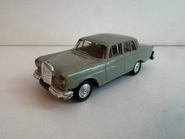 1:43 Oude Plastic Mercedes 220 SE Norev Grijs, Ophalen of Verzenden, Gebruikt, Auto, Norev