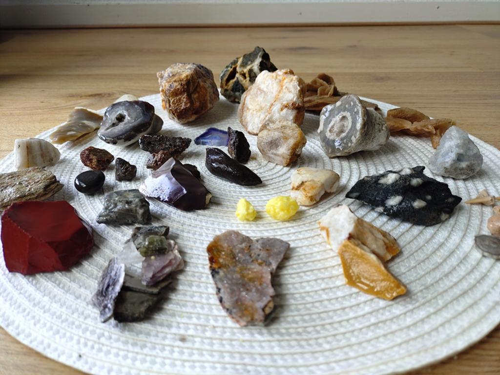 Partij mineralen, edelstenen en fossielen. Ruw en geslepen, Ophalen of Verzenden