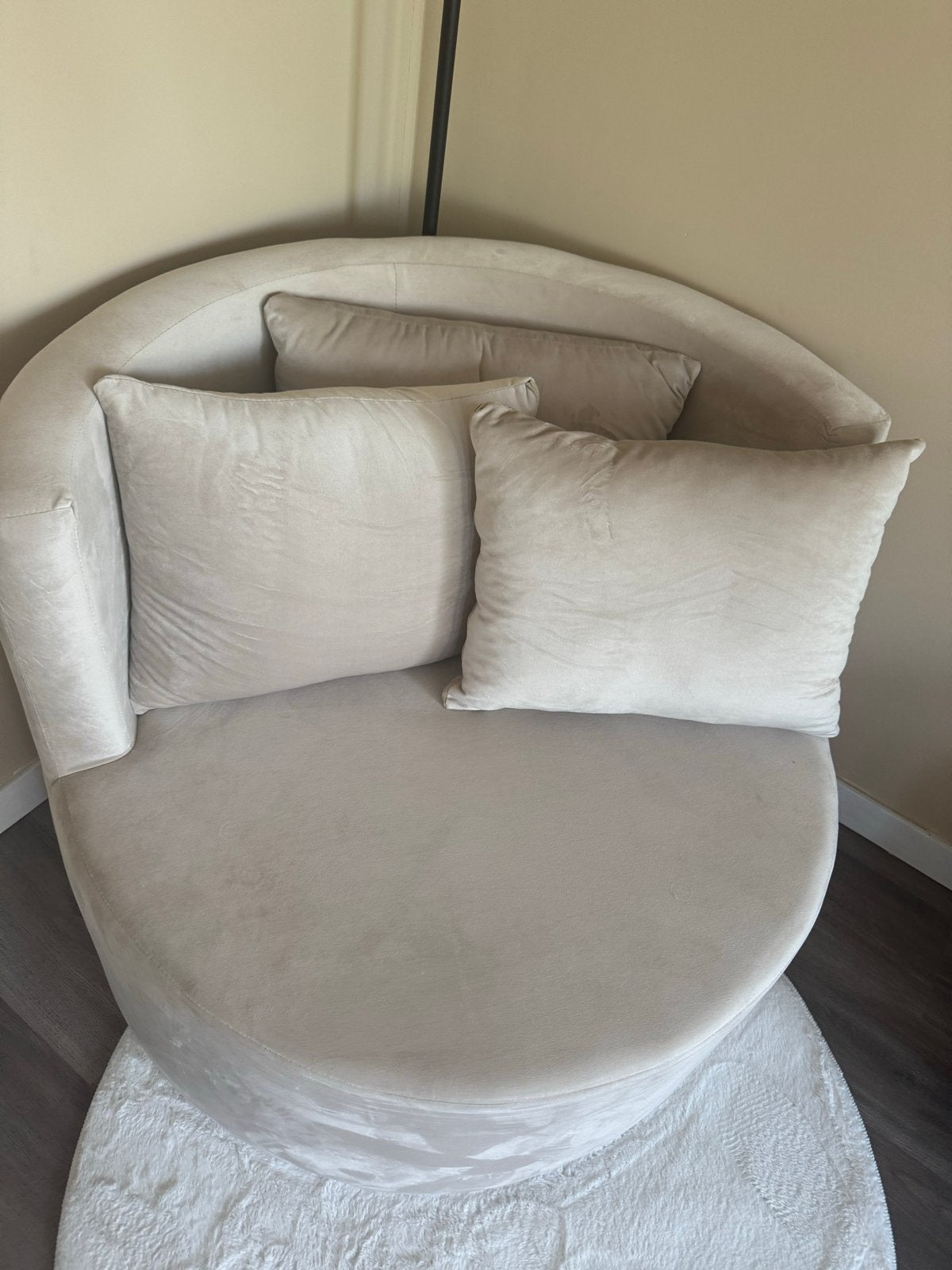 Comfortabele ronde fauteuil met kussens, Ophalen, Zo goed als nieuw, Stof, 75 tot 100 cm