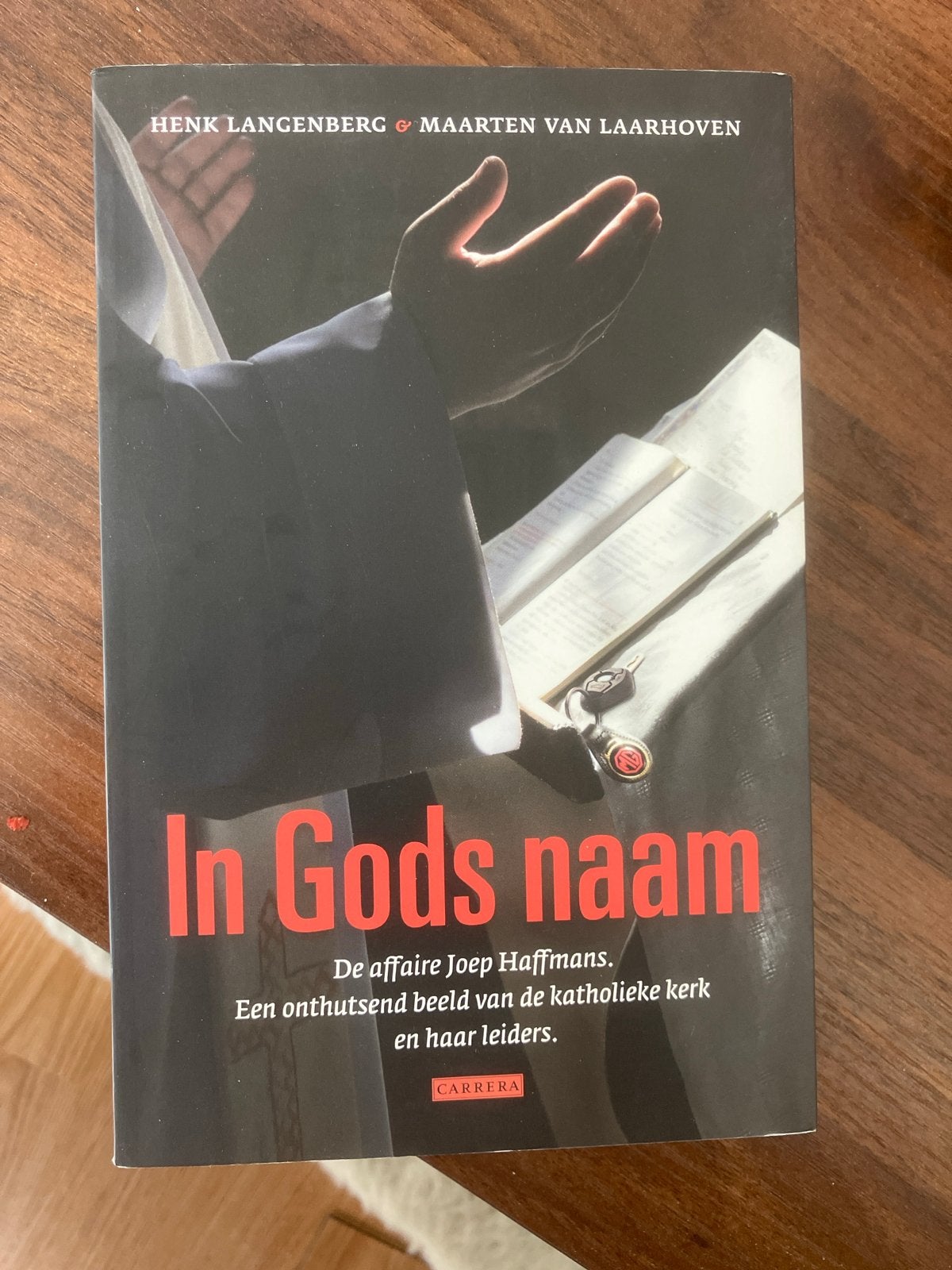 In Gods naam - De affaire Joep Haffmans, Ophalen of Verzenden, Zo goed als nieuw, Spiritualiteit algemeen, Achtergrond en Informatie
