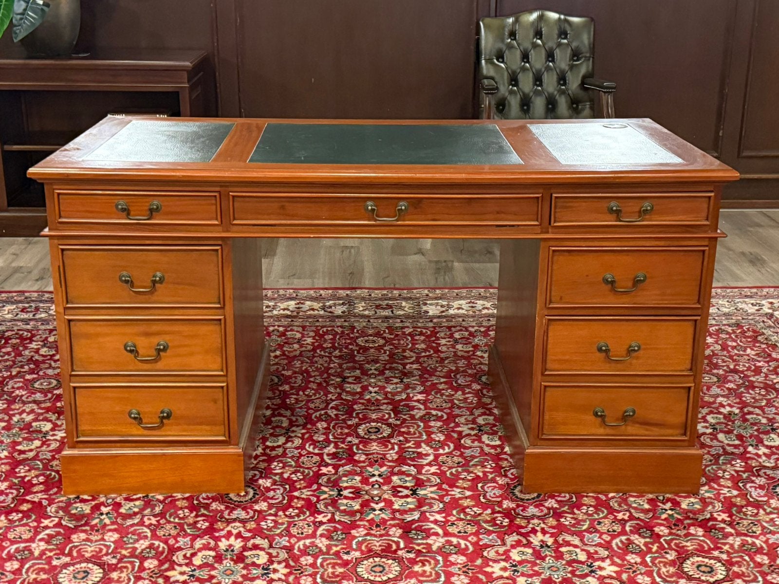 Klassiek Engels bureau #692