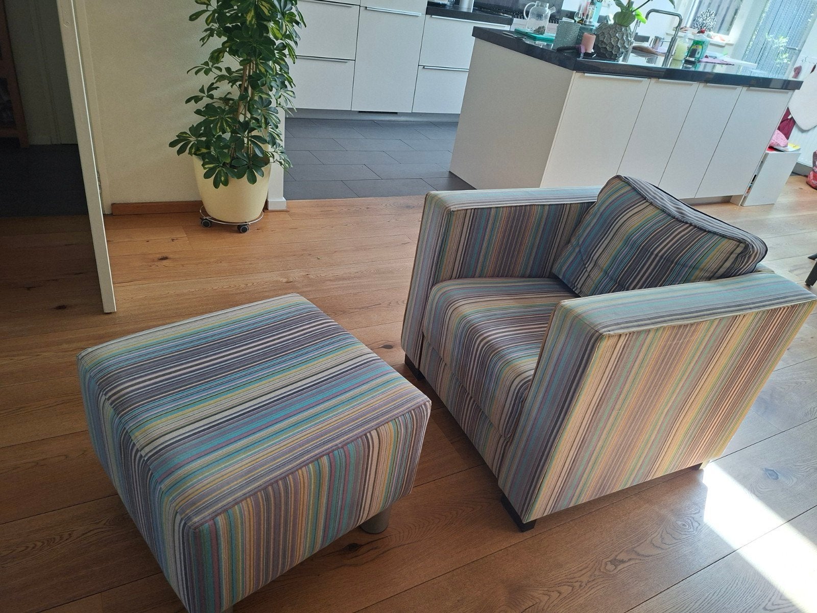 Fauteuil met poef - gestreept design blauw, Ophalen, Gebruikt, 75 tot 100 cm, 75 tot 100 cm