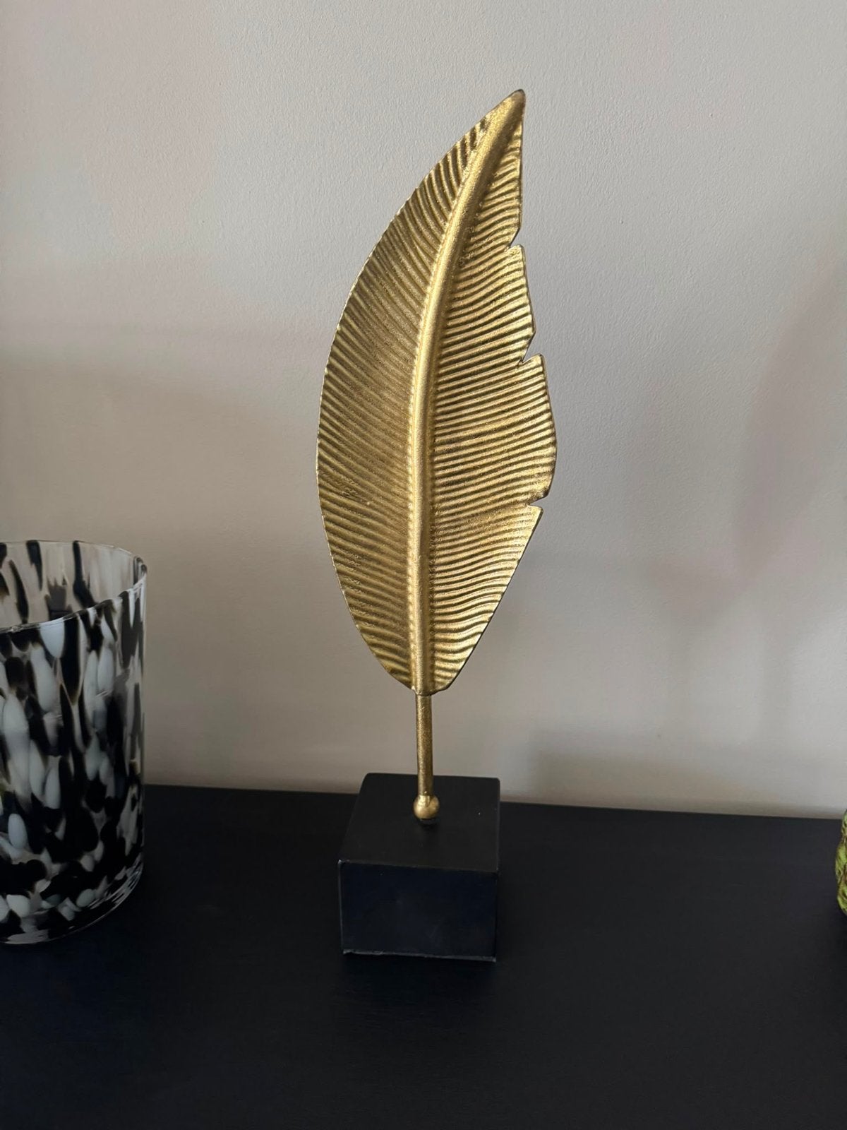 Gouden decoratieve veer op voet, Ophalen of Verzenden, Zo goed als nieuw, Goud, Metaal