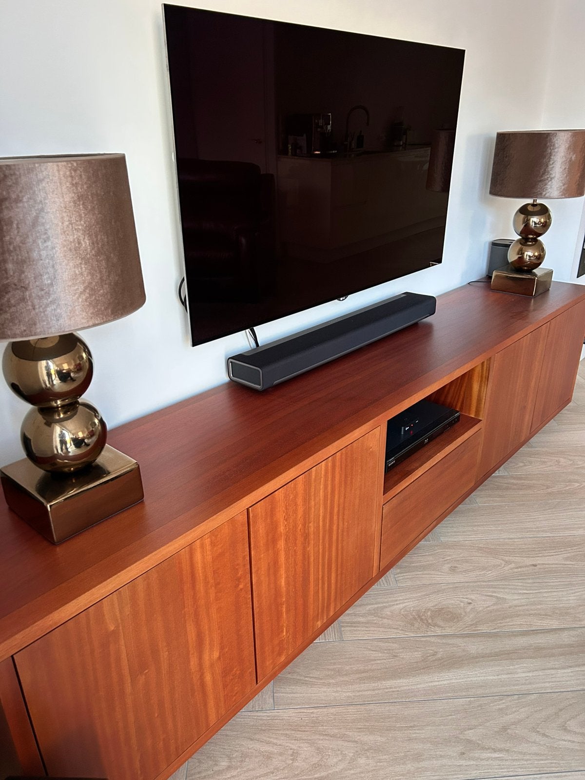 TVmeubel/ dressoir, wegens emigratie, Ophalen of Verzenden, Zo goed als nieuw, 25 tot 50 cm, Minder dan 100 cm